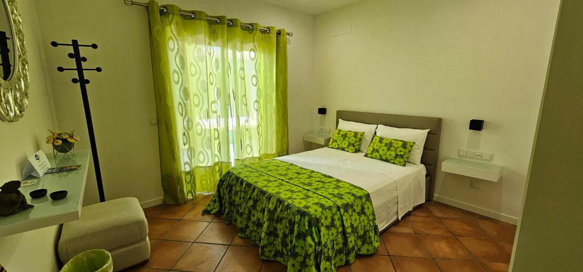 Lemon Tree Relaxing Guesthouse Лагос Екстериор снимка