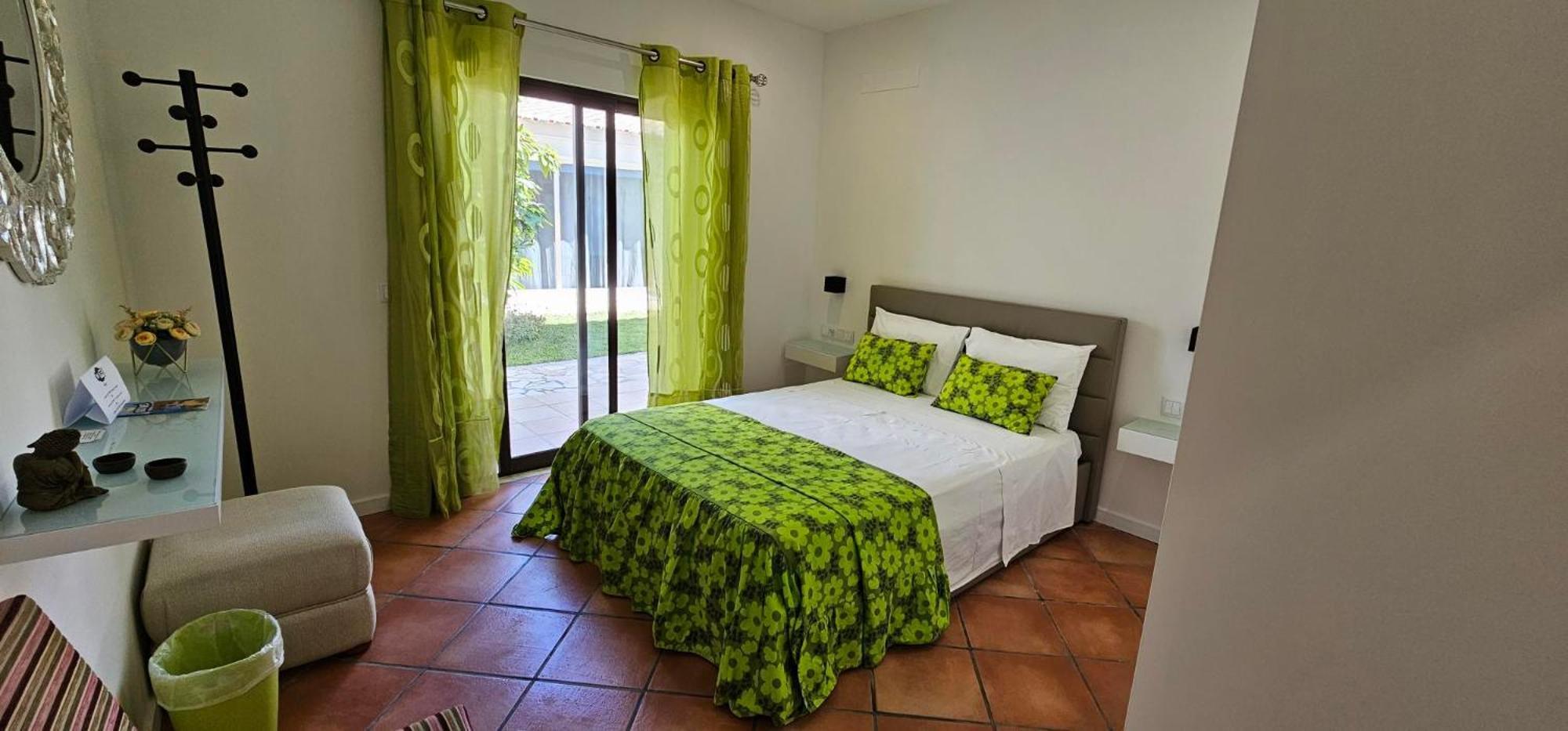 Lemon Tree Relaxing Guesthouse Лагос Екстериор снимка
